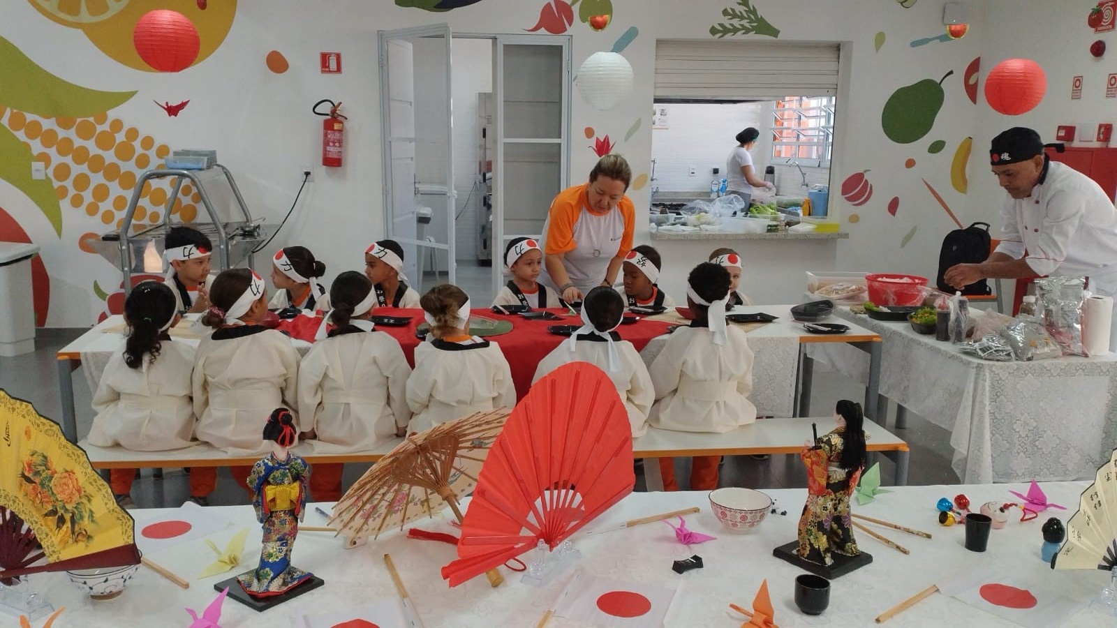 Prefeitura de Guararema promove atividade de culinária japonesa com alunos da Educação Infantil
