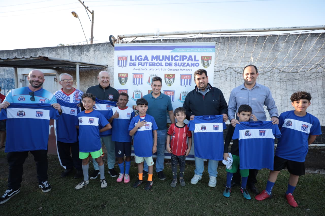 Esportes entrega mais de 2 mil uniformes e amplia projetos esportivos em Suzano