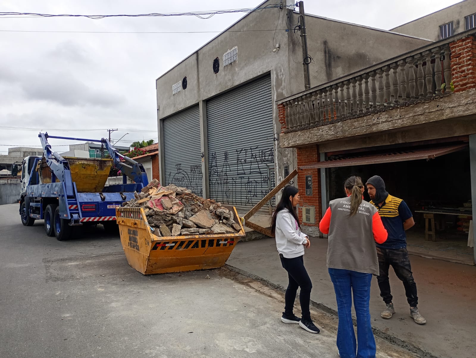 Meio Ambiente apreende mais duas caçambas irregulares em Suzano