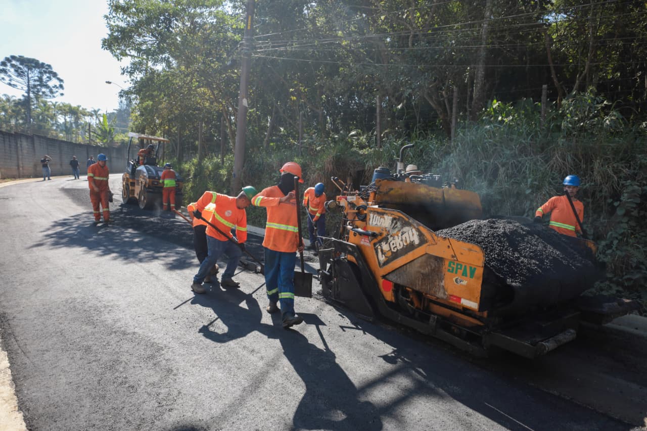 Suzano e Sabesp avançam com pavimentação na Chácara Estância Paulista
