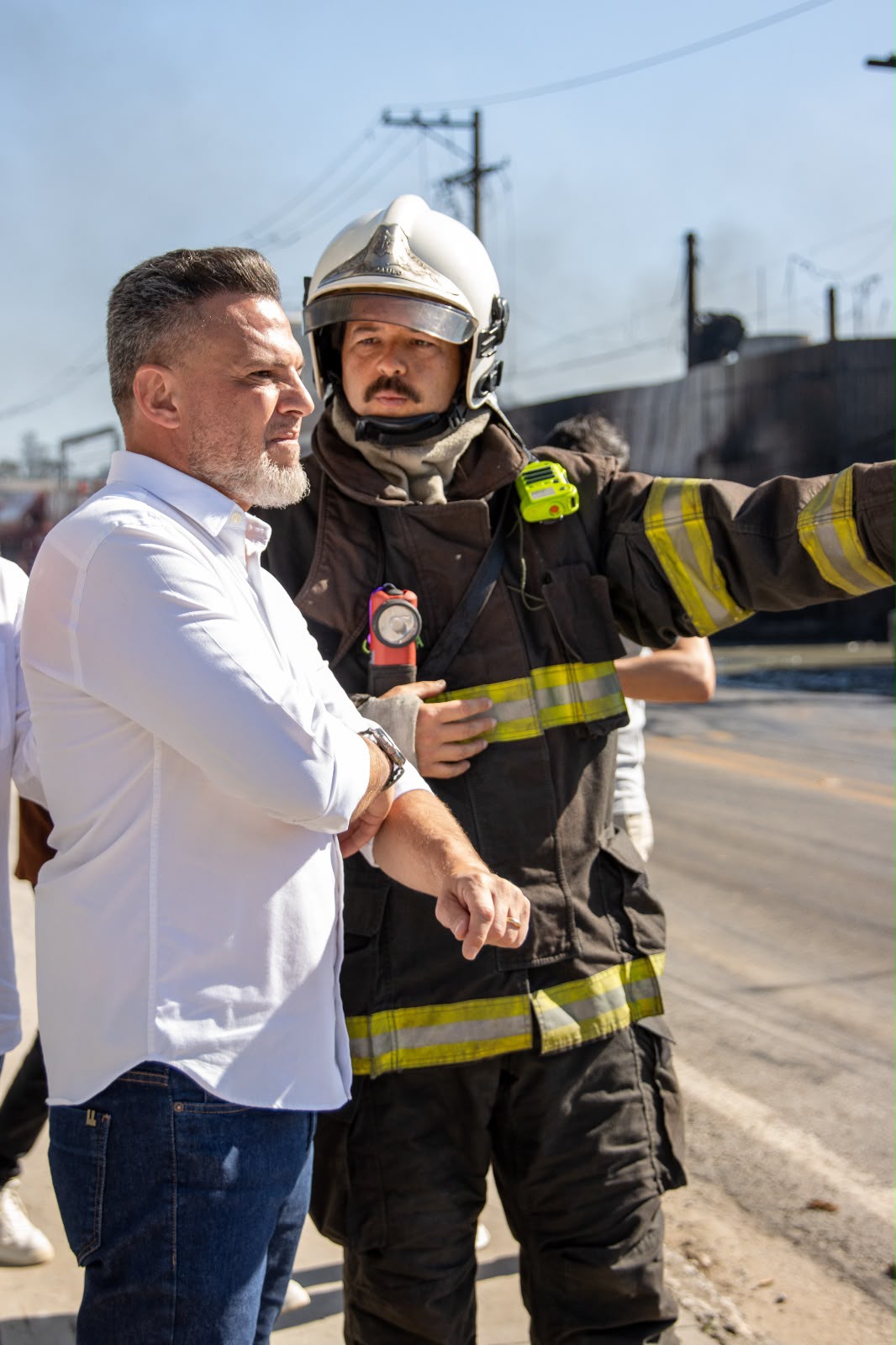 Incêndio em empresa química de Itaquá segue com explosões e área interditada