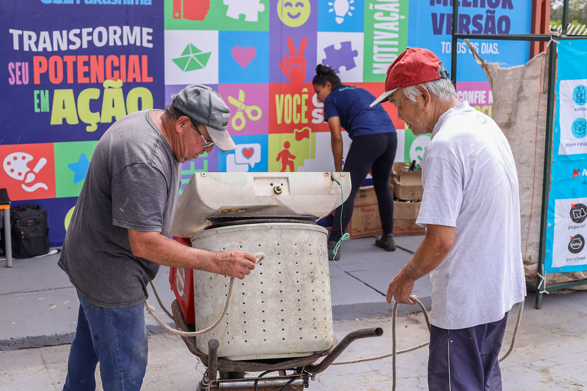 Guararema promove troca de recicláveis por cesta básica em novos bairros