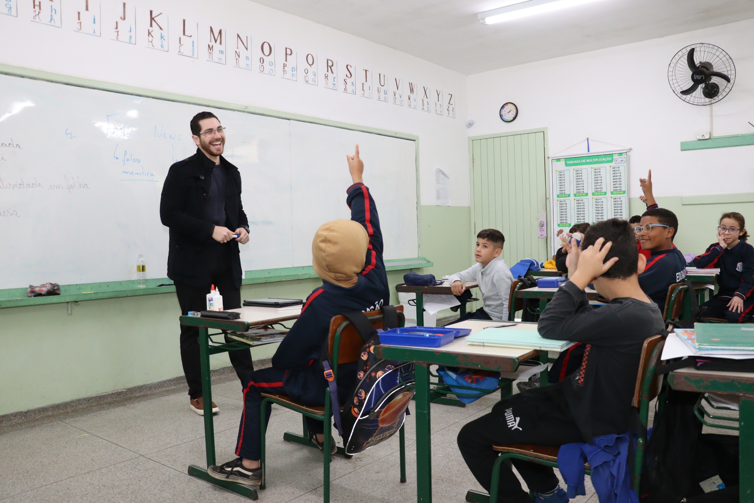 Suzano promove palestra sobre fake news para alunos de escola municipal