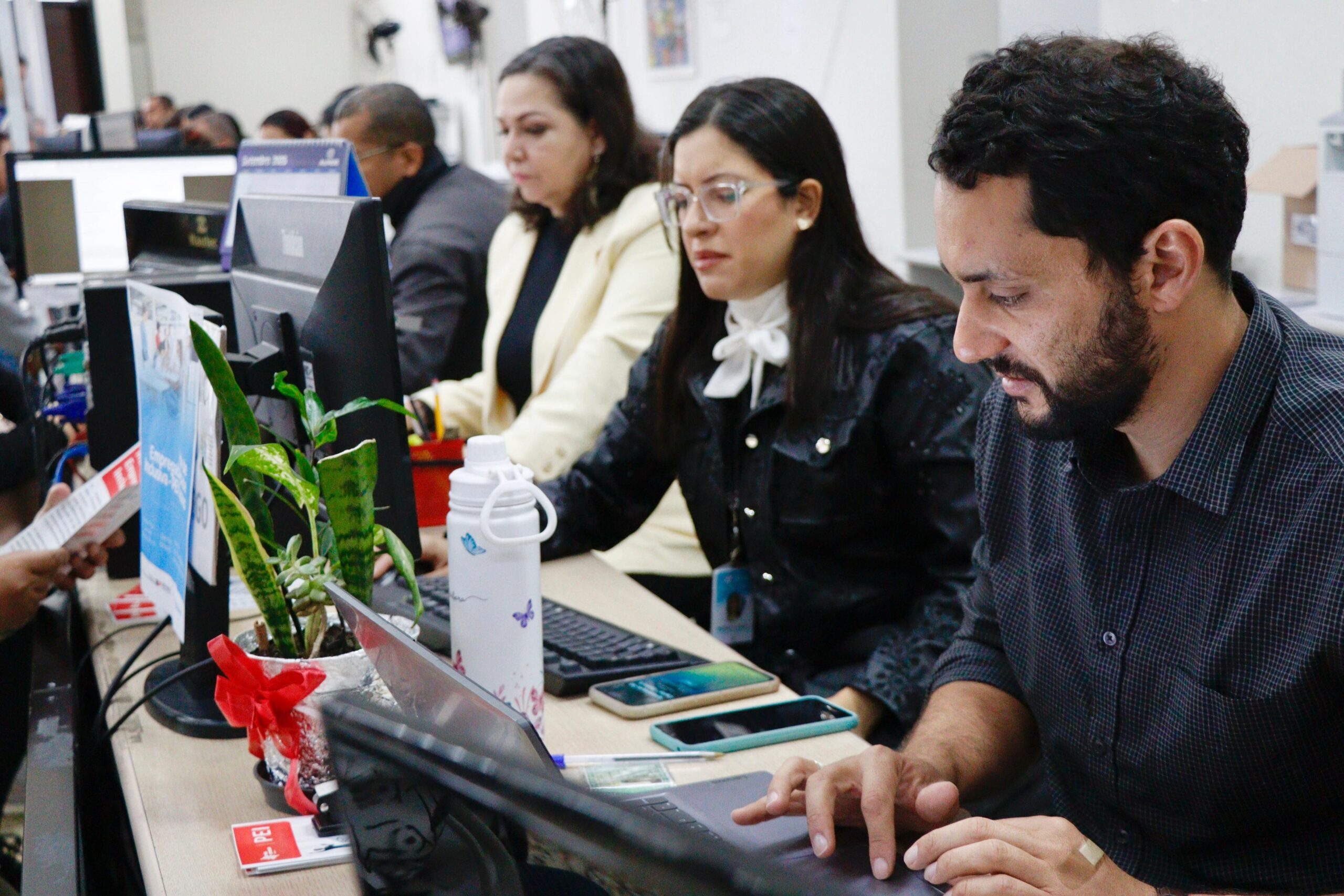 Qualifica Jovem oferece orientação profissional e vagas de emprego em Suzano