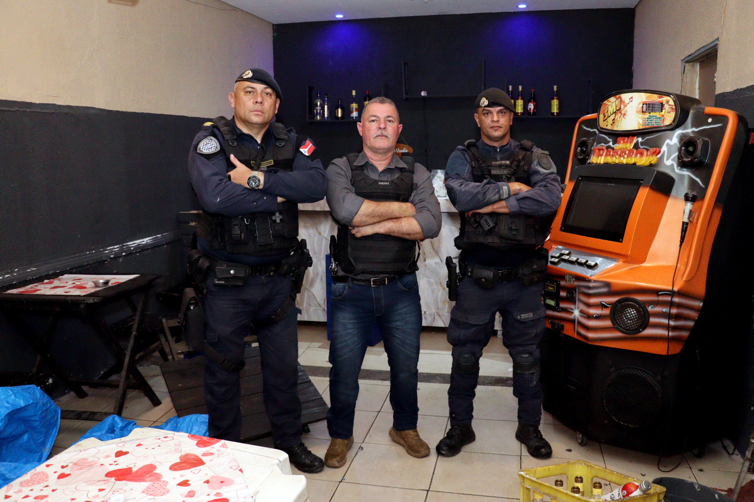 GCM e Polícia Civil prendem casal suspeito de tráfico em Suzano