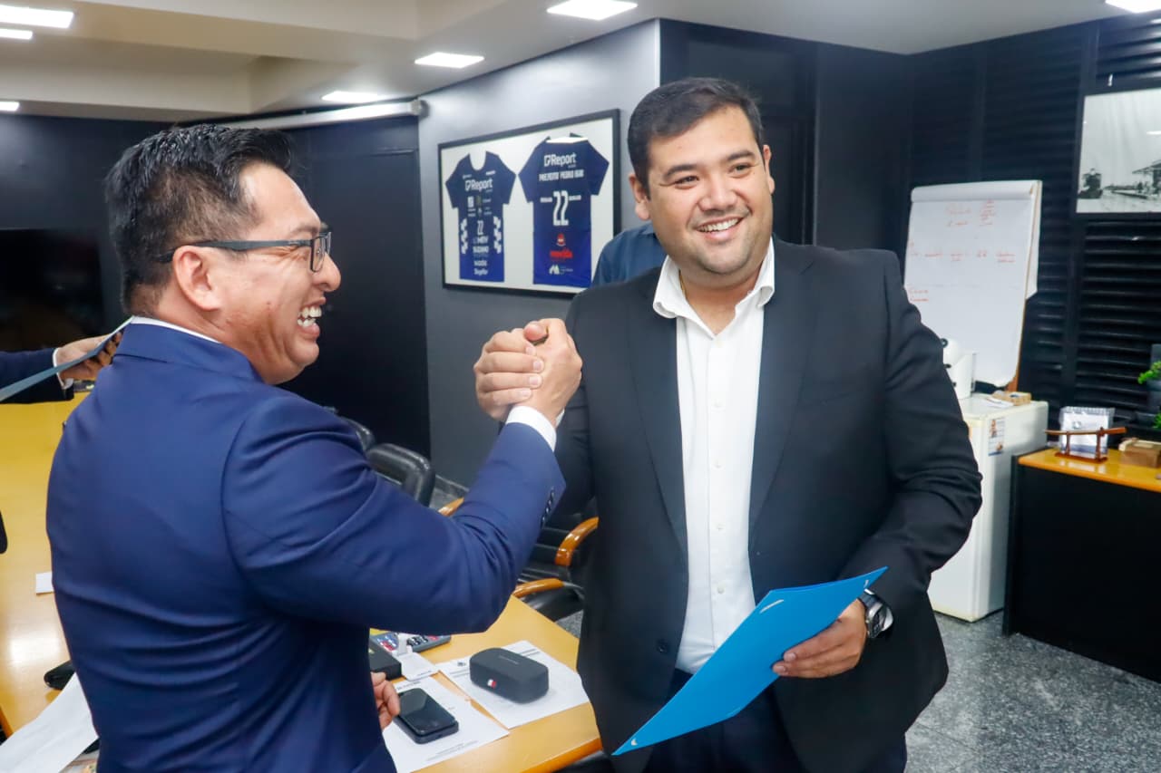 Prefeito Pedro Ishi recebe “Challenge Coin” da FEB Alto Tietê