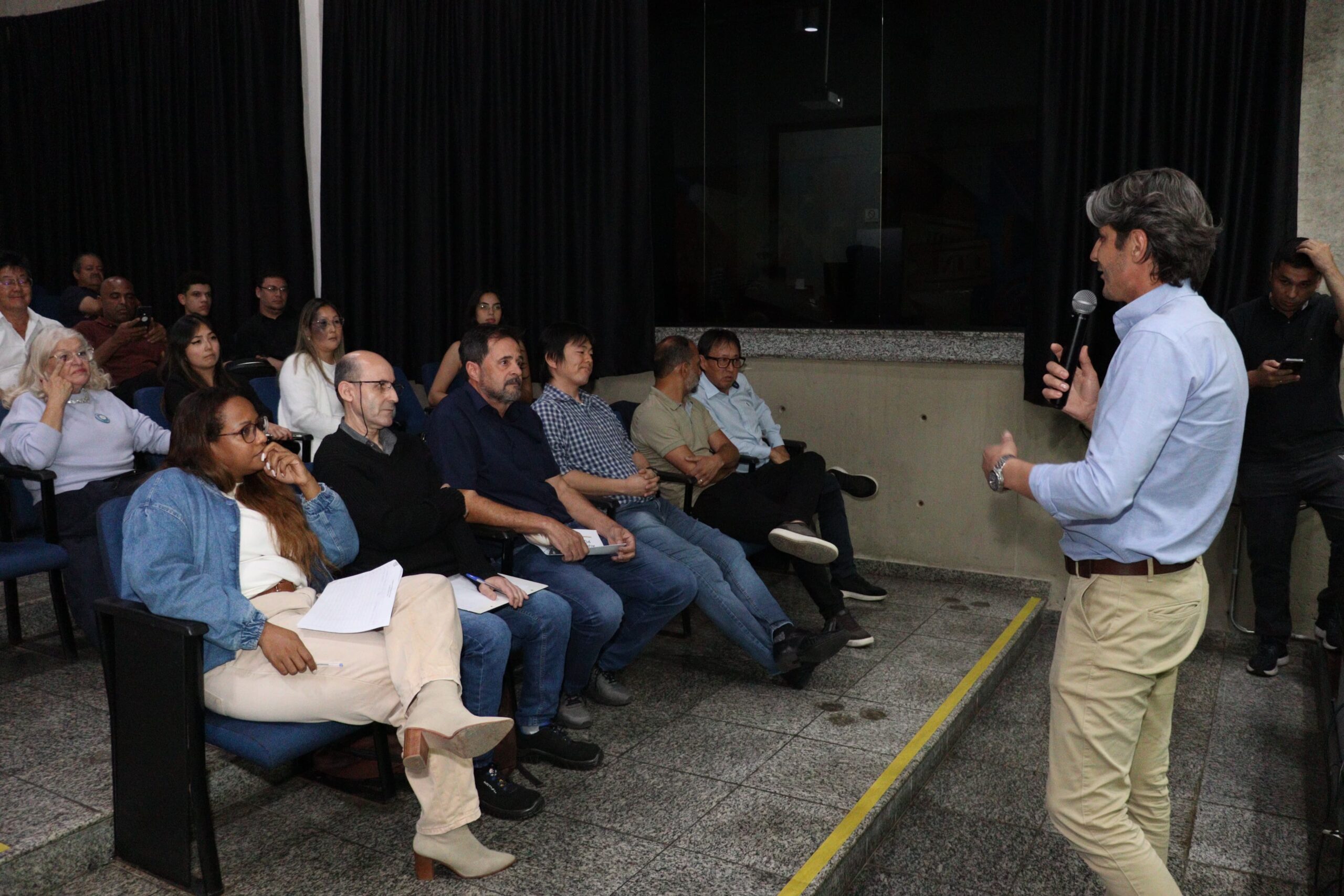 Prefeitura de Suzano projeta R$ 1,7 bilhão de receita para 2027 durante audiência sobre a LOA