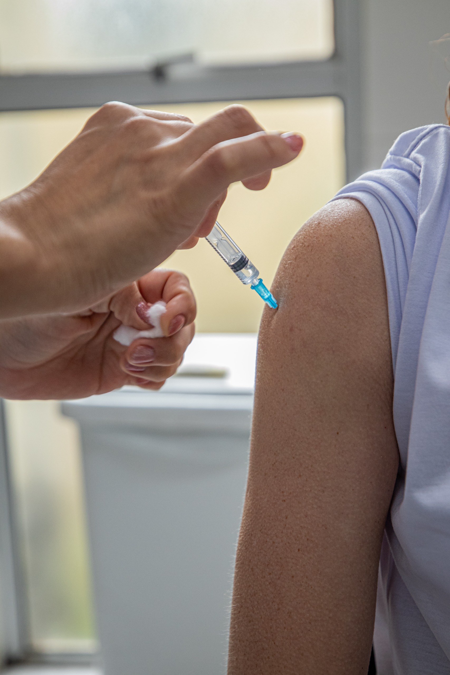 Ferraz aplica 859 doses no Dia D de Multivacinação