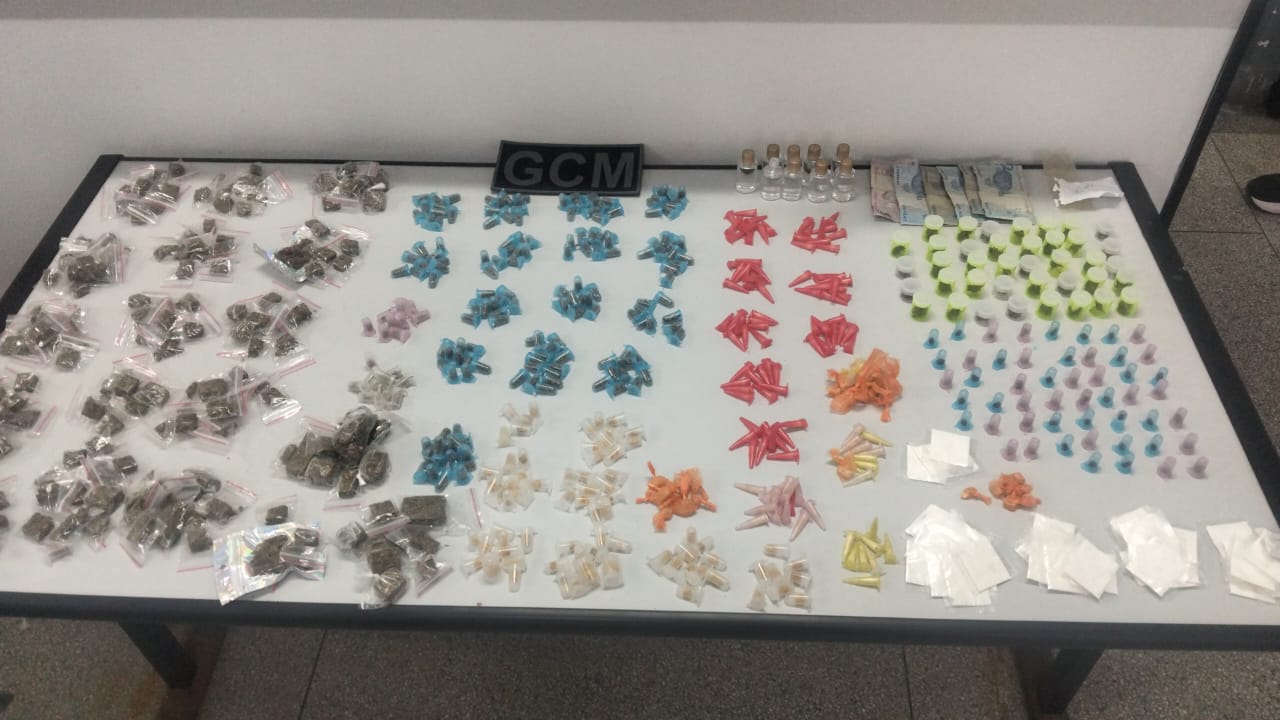 GCM apreende 6,52 quilos de drogas e prende cinco suspeitos em Suzano