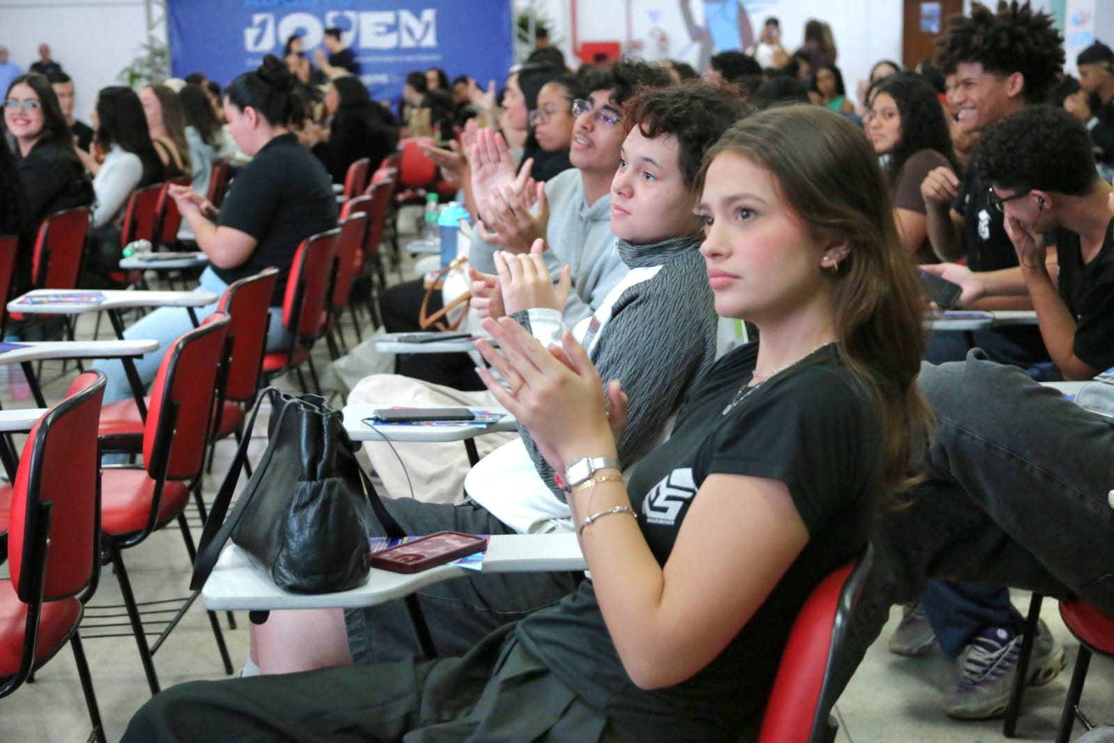 Conexão Juventude reúne mais de 300 estudantes em Suzano