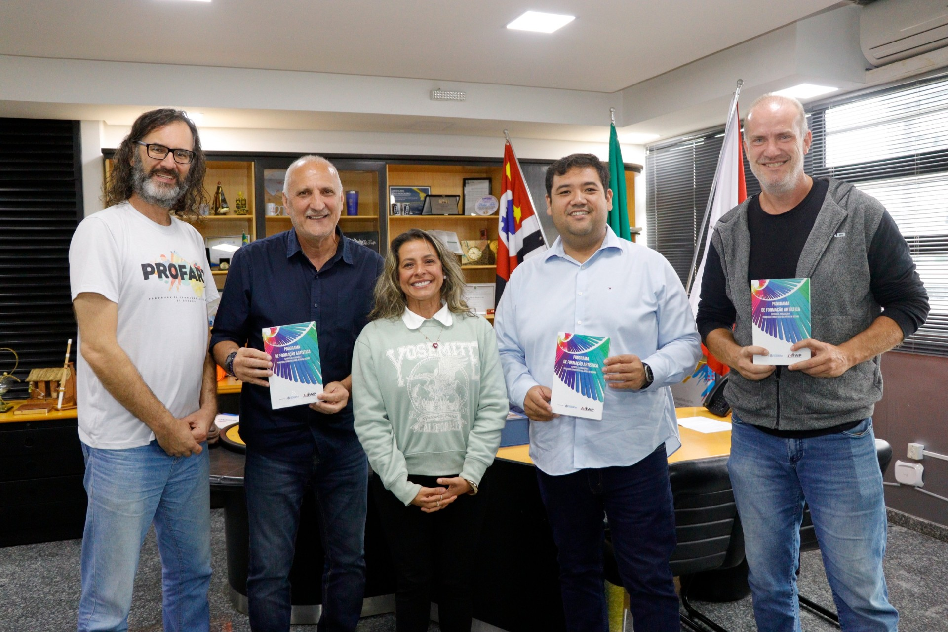 Profart lança livro com plano pedagógico para consolidar programa como referência