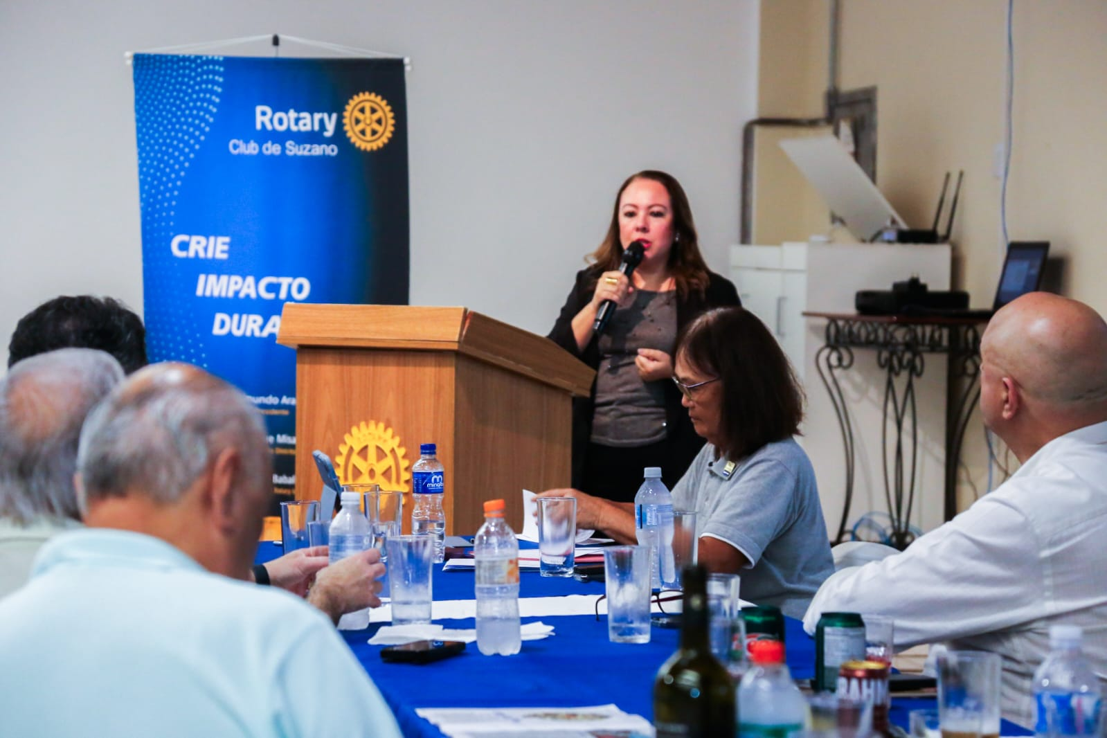 Secretária de Educação destaca ações para Primeira Infância em reunião do Rotary